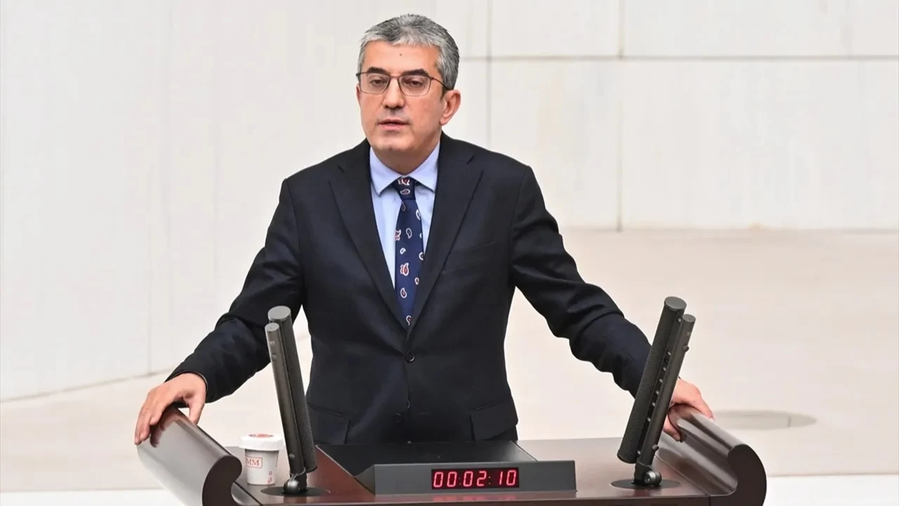 AKP kışlaya siyaset soktu