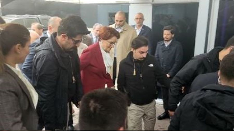 Ak�ener, partisinin belediye ba�kanlar�yla bir araya geldi