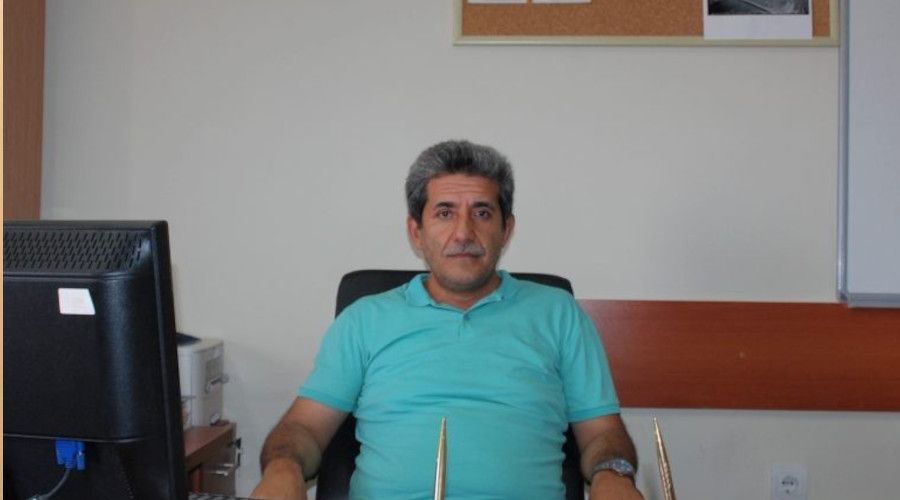AKÜ profesörü mezarlıkta define ararken yakalandı