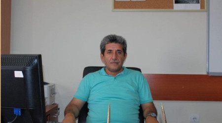 AKÜ profesörü mezarlıkta define ararken yakalandı