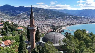 Alanya Kalesi'ndeki 800 y�ll�k miras turist ak�n�na u�ruyor
