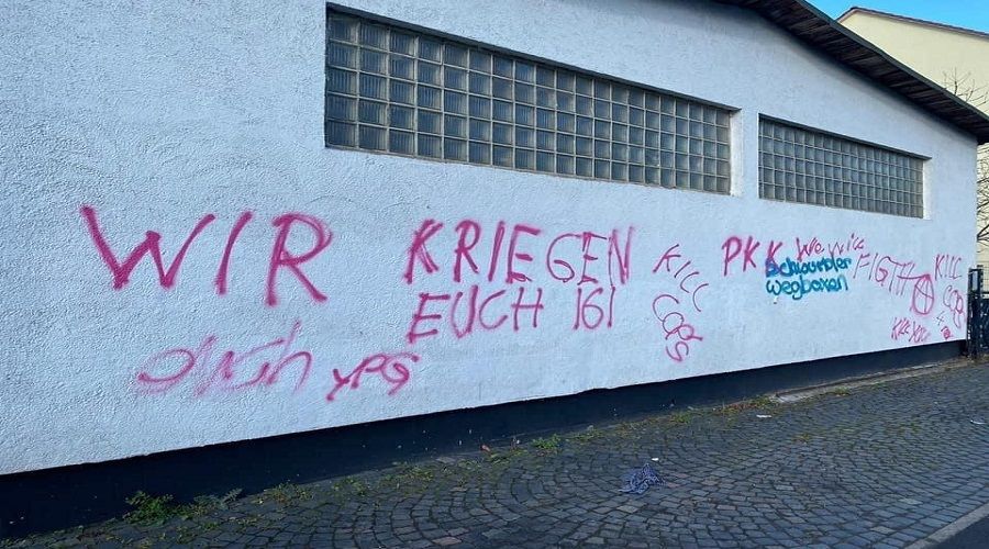 Almanya'da camiye çirkin saldırı