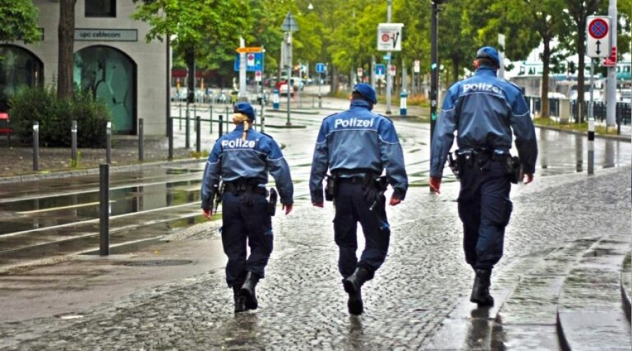 Almanya'da rk 29 polis grevden alnd   