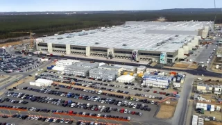 Almanya'da Tesla fabrikasının genişleme planı protesto edildi
