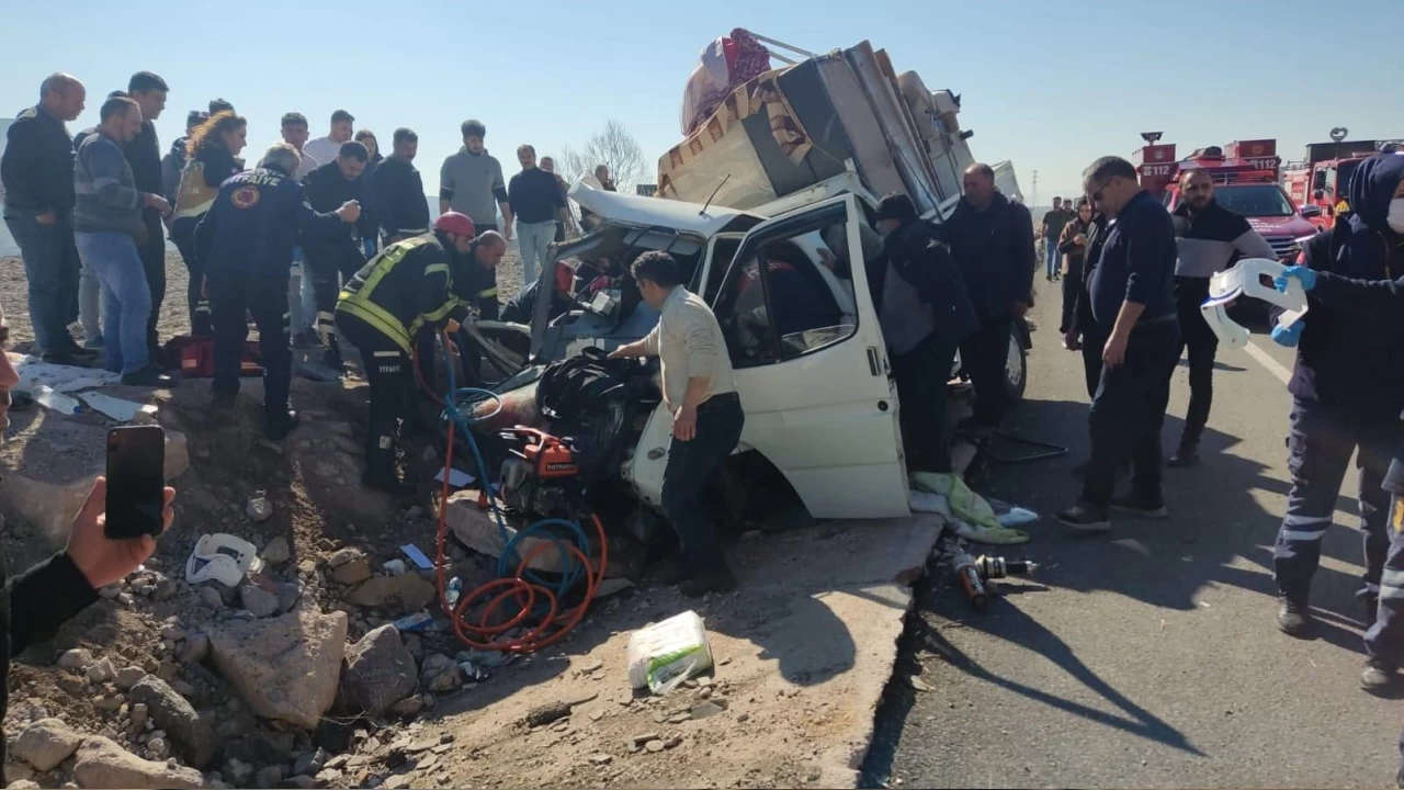 Amasya'da tekeri patlayan kamyonette can pazar: 6 yaral