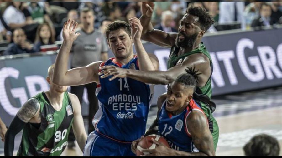 Anadolu Efes yarı finalde