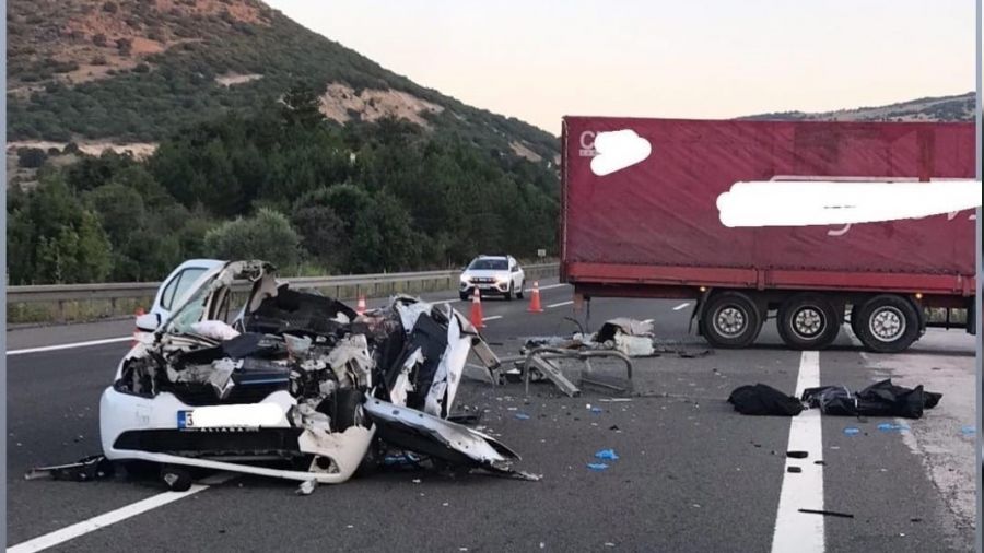 Otobanda feci kaza: 3 �l�, 1 yaral�