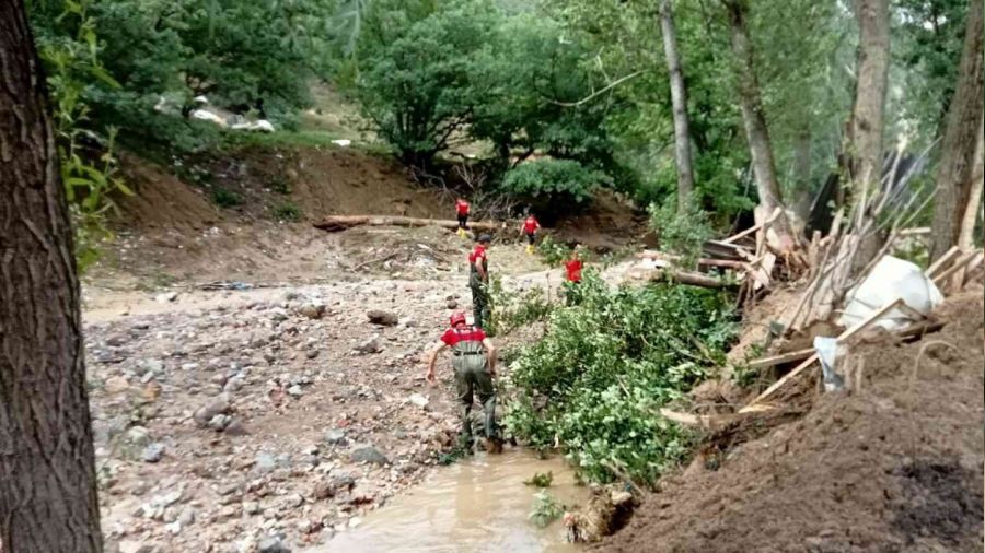 Ankara'da yaanan sel felaketinde kaybolan bir kiiyi arama almalar sryor