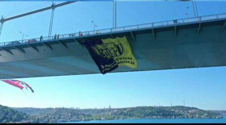 Ankaragücü bayrakları boğaza asıldı