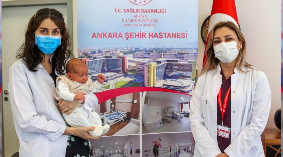 Annesi hamileyken aşılanan bebek antikorlu doğdu