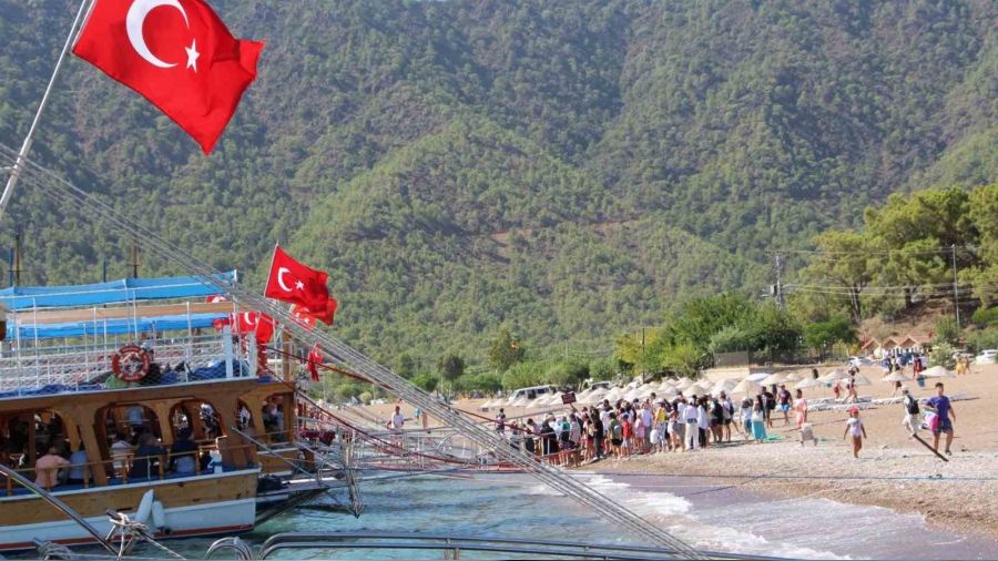 Antalya Adrasan'da yat turlarına yoğun ilgi