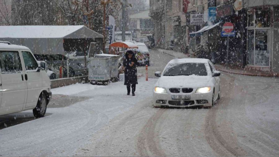 Antalya Korkuteli beyaz gelinliğini giydi