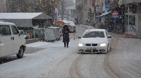Antalya Korkuteli beyaz gelinliğini giydi