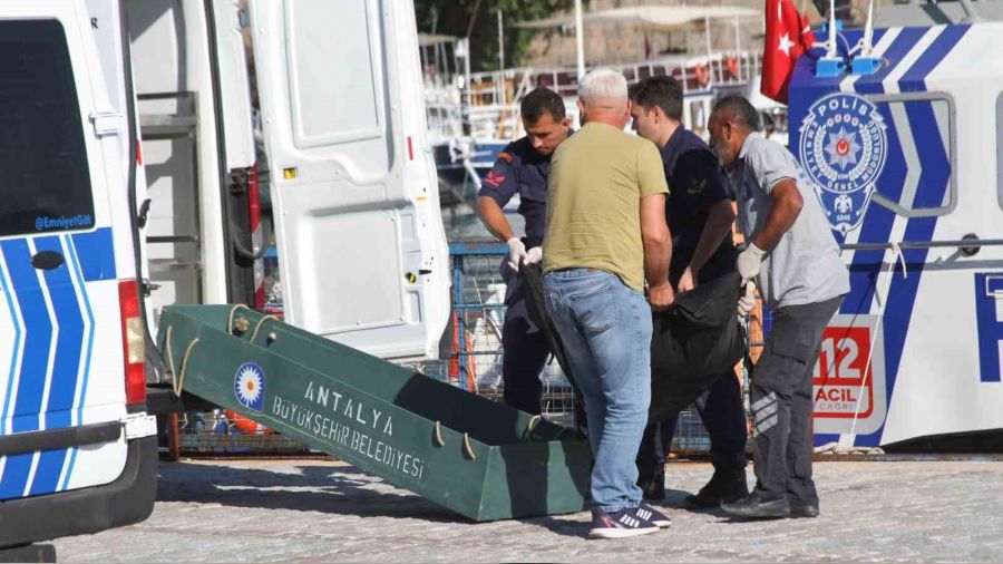 Antalya'da deniz y�zeyinde erkek cesedi bulundu