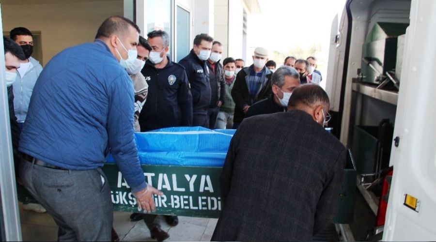 Antalya'da otomobil ve traktr arpt: 2 l