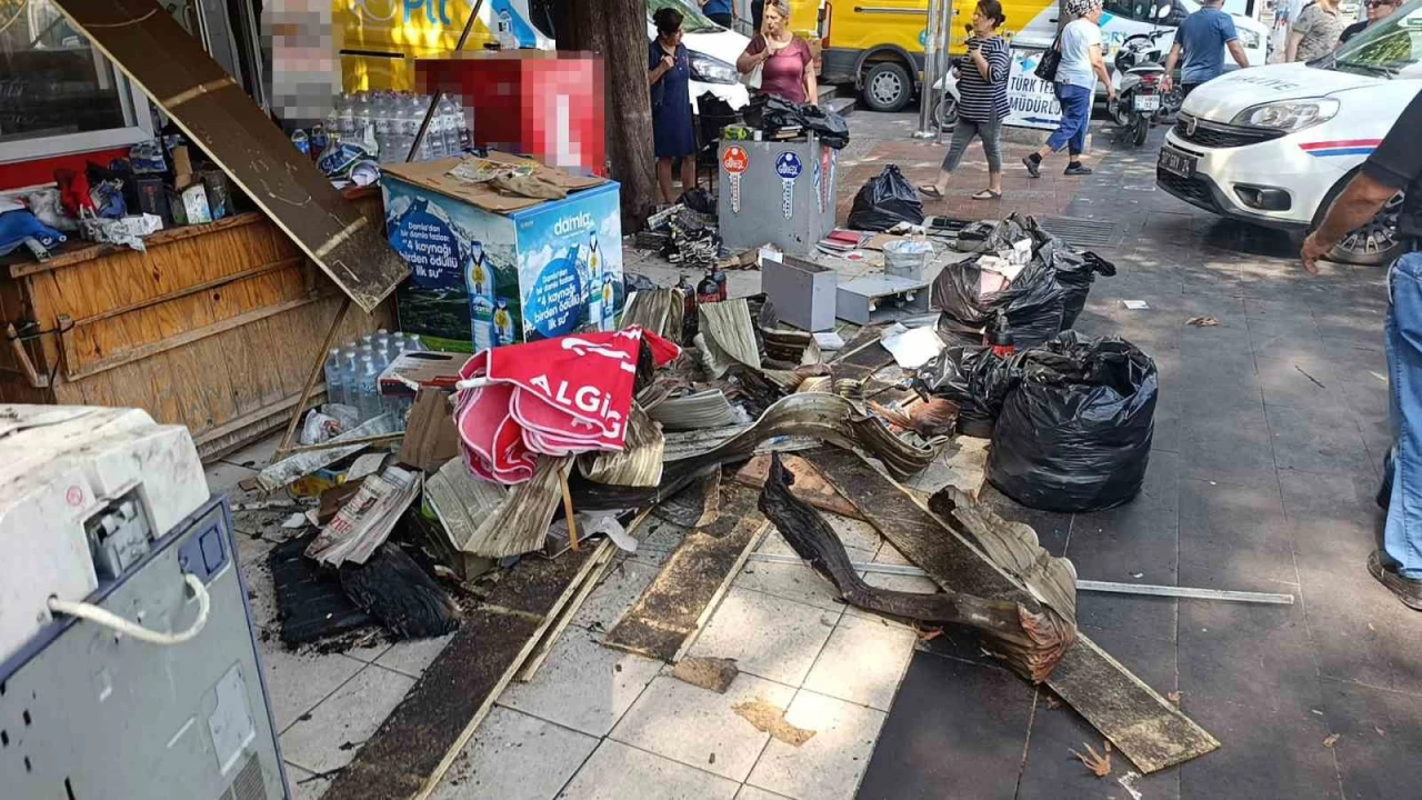 Antalya'da yanan büfede ciddi hasar oluştu