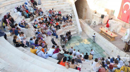 Antik meclis binasında bin 500 yıl sonra ilk resmi toplantı