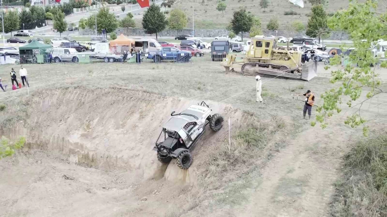 Arazi araçlarının parkurları aştığı yarışta adrenalin had safhadaydı