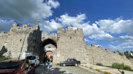Ardahan Kalesi ziyaretçi akınına uğradı