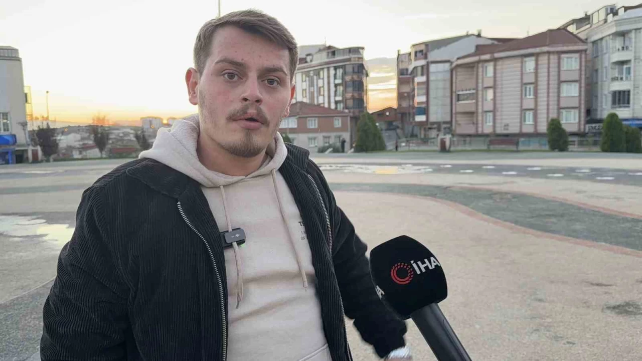 Arnavutky'de 13 yandaki ocuk, parkta bakland