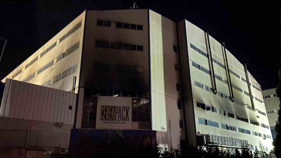 Arnavutköy'deki fabrika yangını 20 saat sonunda söndürüldü