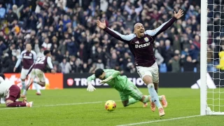 Arsenal, Aston Villa'dan uzatmalarda 2 gol yiyerek kaybetti