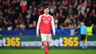 Arsenal �ampiyonluk yar���nda darbe ald�