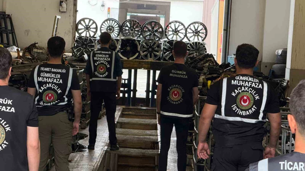 Artvin'de 32 milyon liralık kaçak oto yedek parçası ele geçirildi