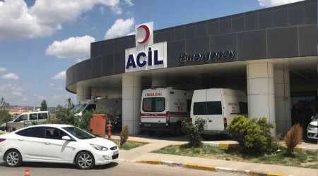 Askeri araç ile çarpıştılar: 1 ölü, 9 yaralı