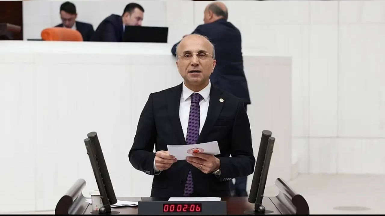 Aşkın Genç: Savaş tehdidi kullanılarak insanların üzerine vergi salınıyor