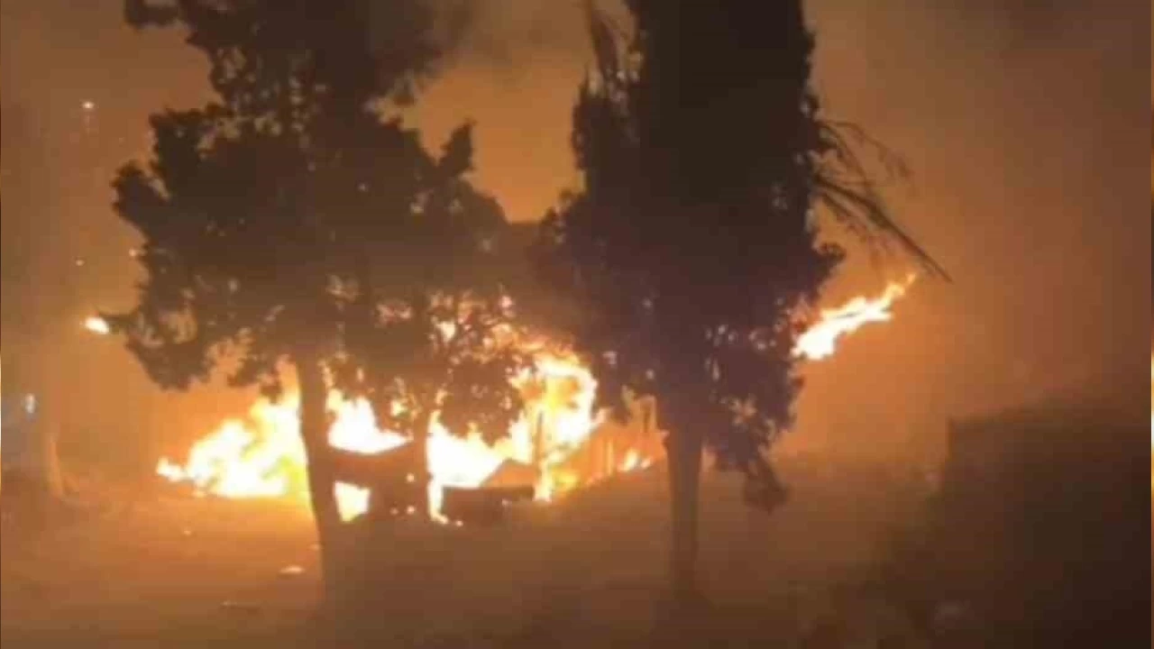 Ata�ehir'de gecekondu alev alev yand�