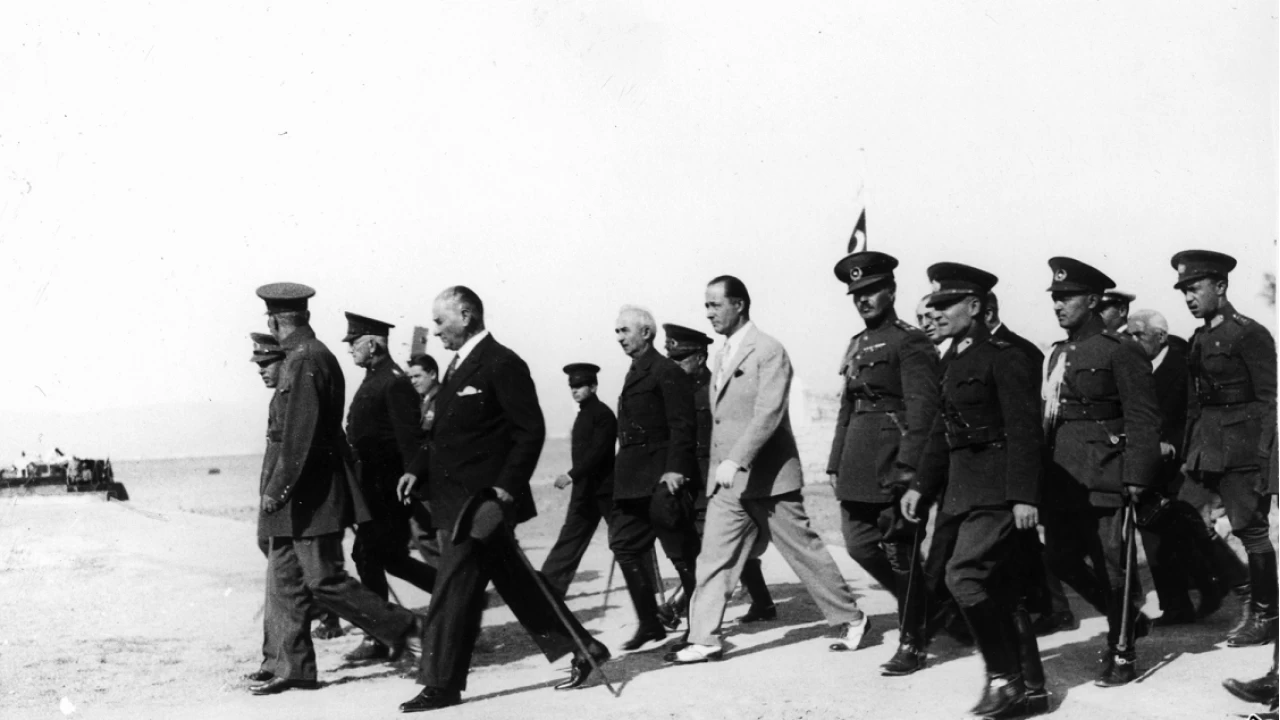 Atatrkn ran ah ile zmir yolculuu