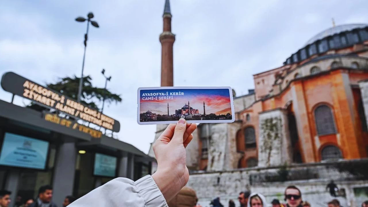 Ayasofya'nın ikinci katı Türk vatandaşlarına yasaklandı