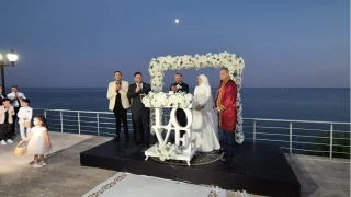 Ba��ms�z T�rkiye Partisi (BTP) Genel Ba�kan� H�seyin Ba�, ayn� g�n �stanbul'un Zeytinburnu ve Silivri il�elerinde d�zenlenen iki d���ne kat�larak BTP camias�n�n mutlulu�una ortak oldu