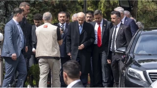 Bahçeli, Tükeş'in kabrini ziyaret etti