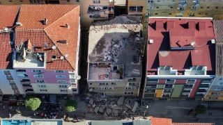 Bahçelievler'de 7 katlı bina kısmen çöktü