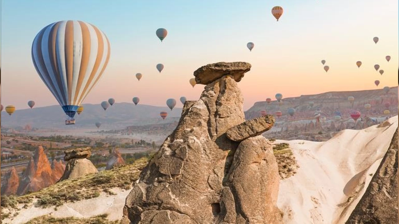 Balon pilotu 20 kişinin hayatını kurtardı