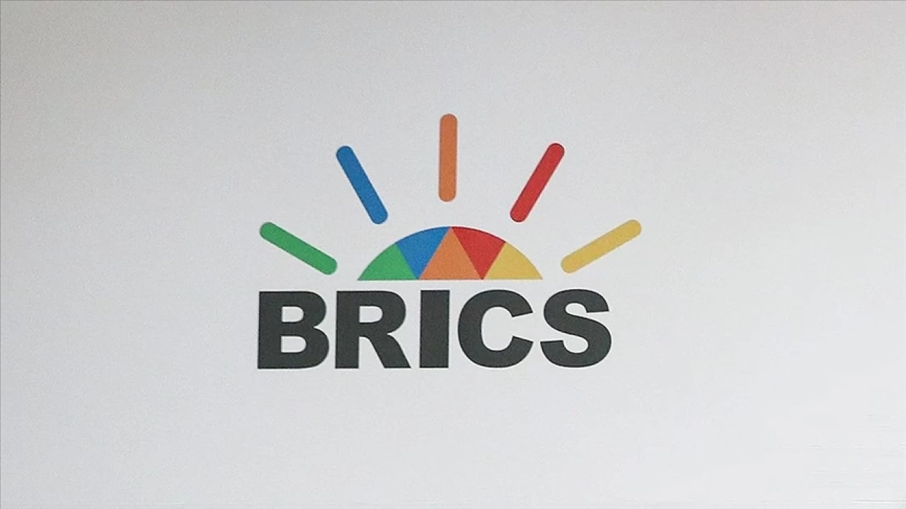 Başı sıkışan BRICS'ın yolunu tutuyor