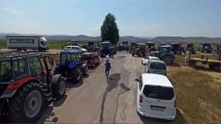 Bayburt'ta da çiftçiler, traktörlerle yol kapatıp eylem yaptı