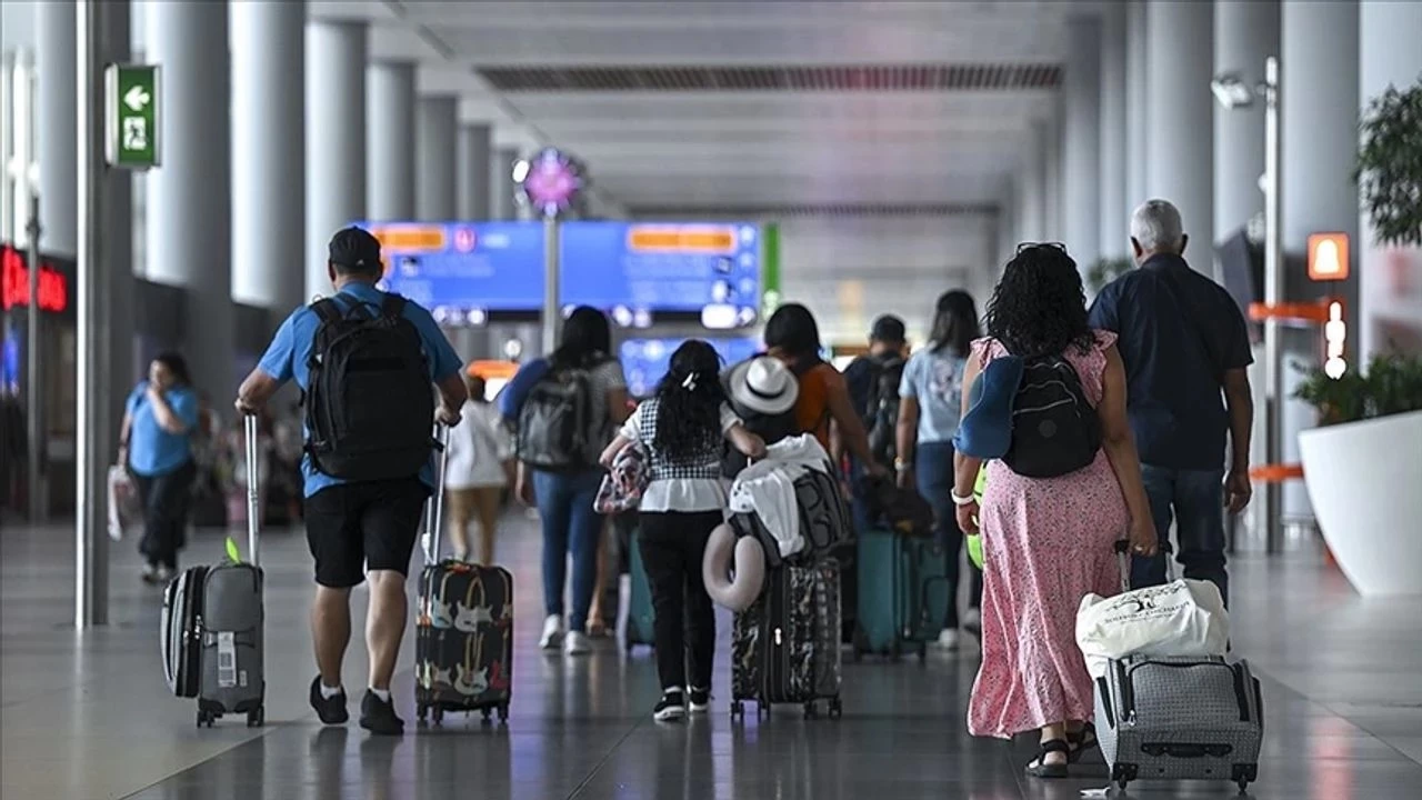 Bayram tatilinde havalimanlarında 8 milyon yolcuya hizmet verildi
