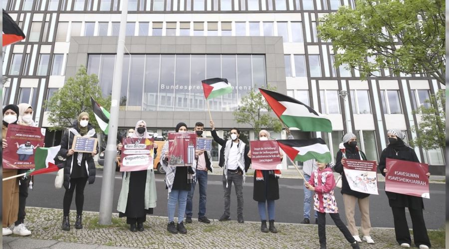 Berlin'de Filistinliler Alman medyasını protesto etti