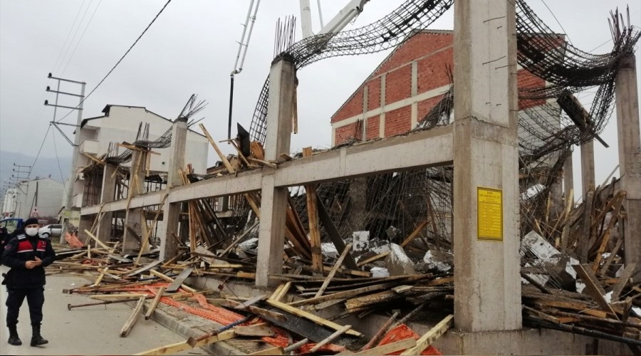 Beton d�k�m� s�ras�nda in�aat kal�b� ��kt�: 4 yaral�