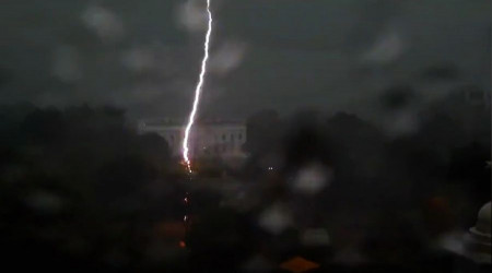 Beyaz Saray'n yaknna den yldrmda 3 kii ld