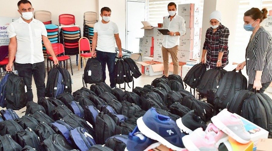 Belediyeden okul malzemesi yard�m�