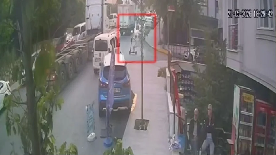 Beylikdüzü'nde 11 yaşındaki çocuk, skuter ile tırın altında kaldı
