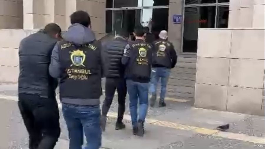 Beyo�lu'nda polise sald�ran 3 ��pheli adli kontrolle serbest kald�