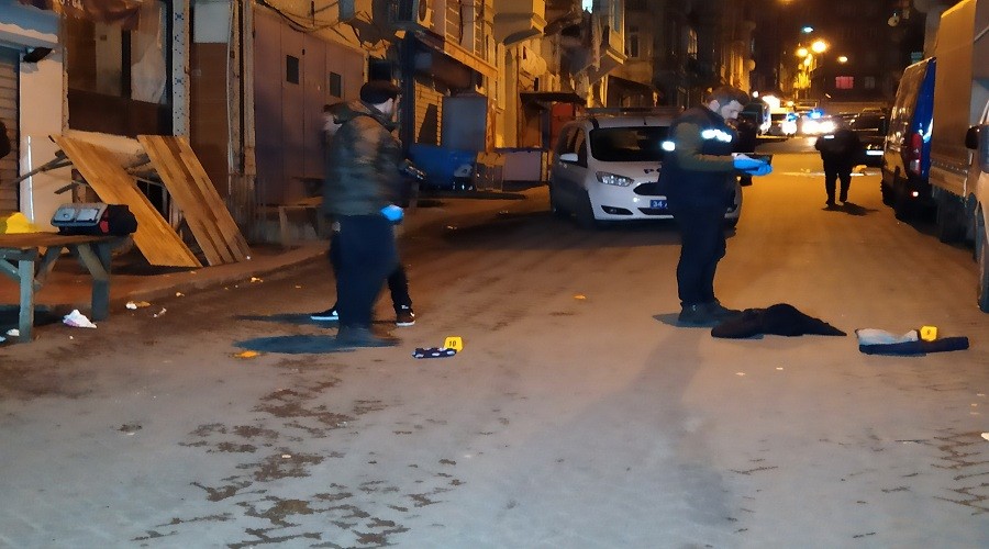 Beyo�lu�nda yine silahlar konu�tu