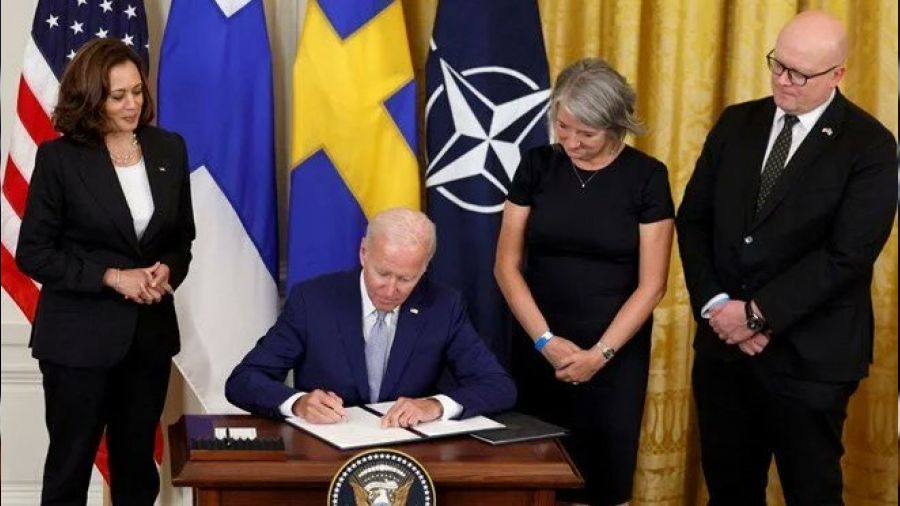 Biden'den �sve� ve Finlandiya'n�n NATO �yeli�ine onay