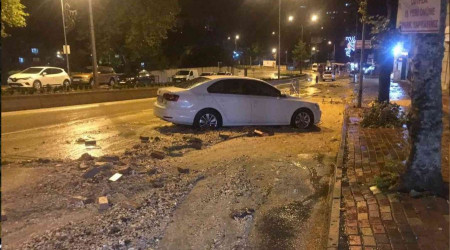 Bilecik'te sağanak yağışta araçlar yolda kaldı, ev ve dükkânları su bastı