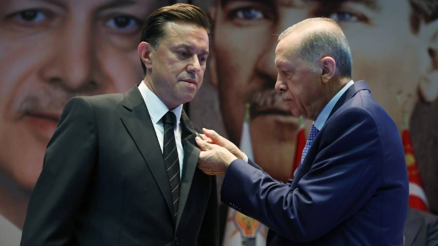 'Bindiğim araçtan inmem' dedikten sonra İYİ Parti'den istifa eden Nebi Hatipoğlu AKP'ye katıldı